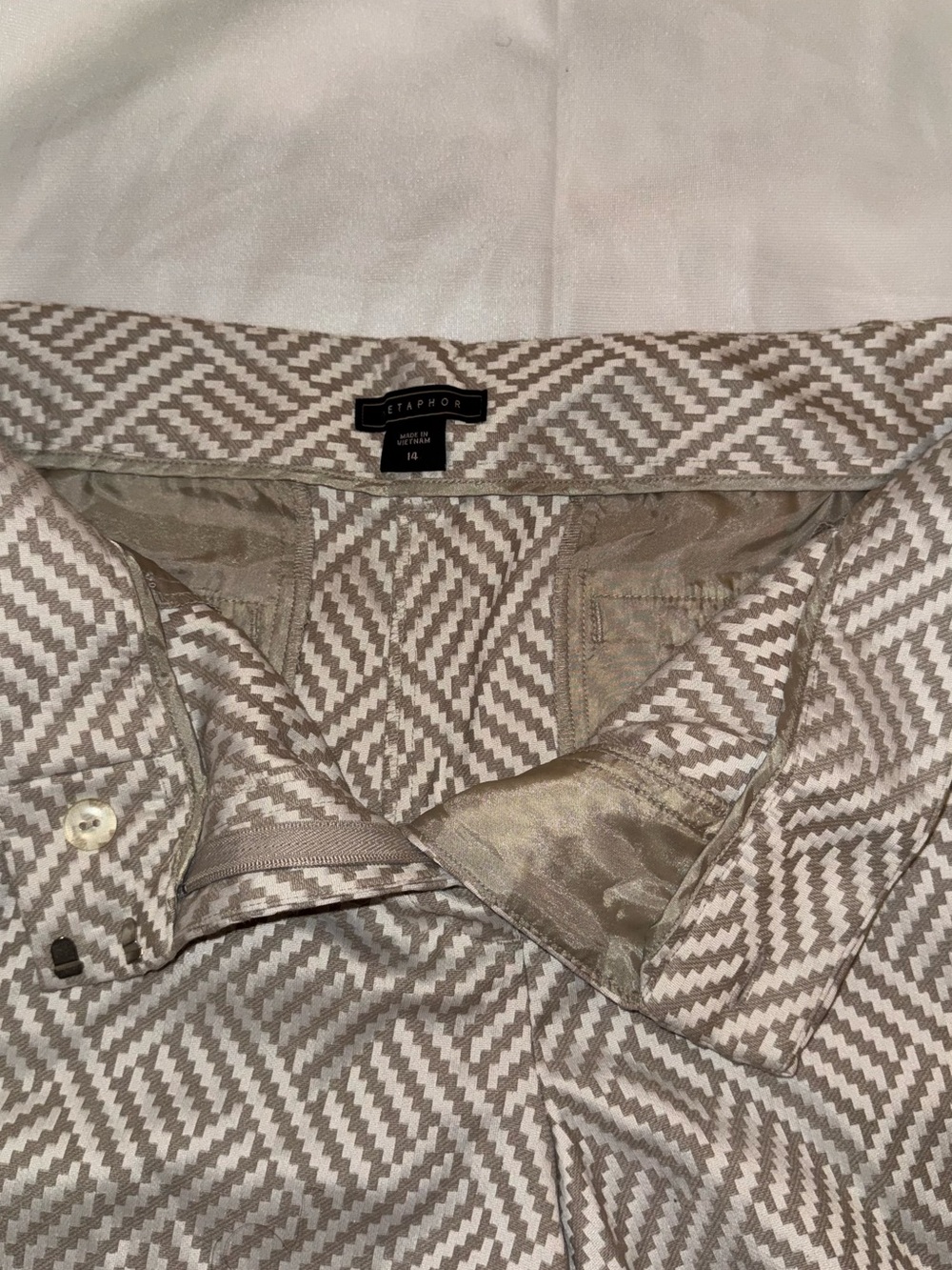 Metaphor Beige Geometric Pattern Shorts - Picture 4 of 5